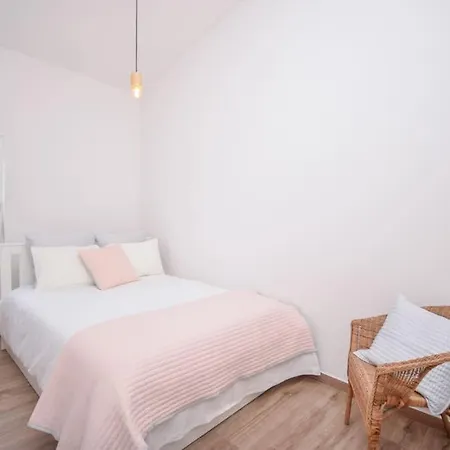 3 Bedroom Top Floor Flat In Appartamento Cascais