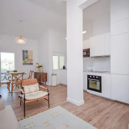 3 Bedroom Top Floor Flat In * Cascais