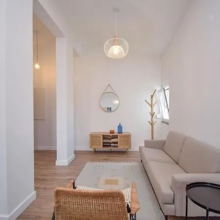 3 Bedroom Top Floor Flat In * Cascais