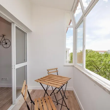 3 Bedroom Top Floor Flat In *